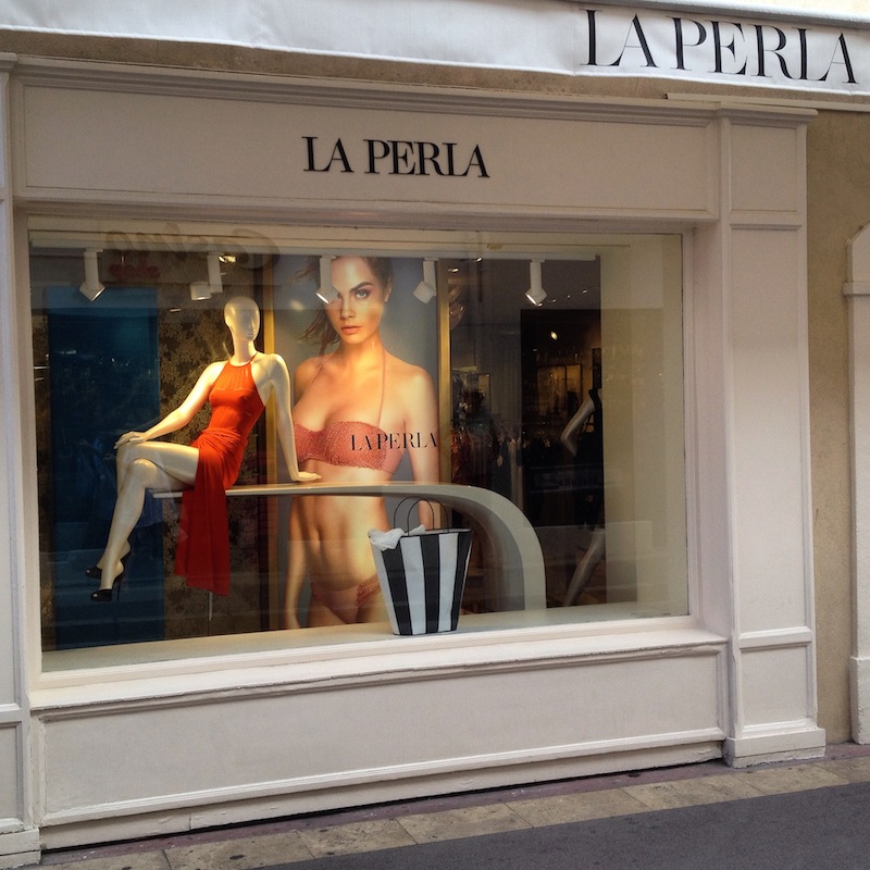 Tyto výlohy zaujmou. Přinášíme letní inspiraci ze Saint-Tropez