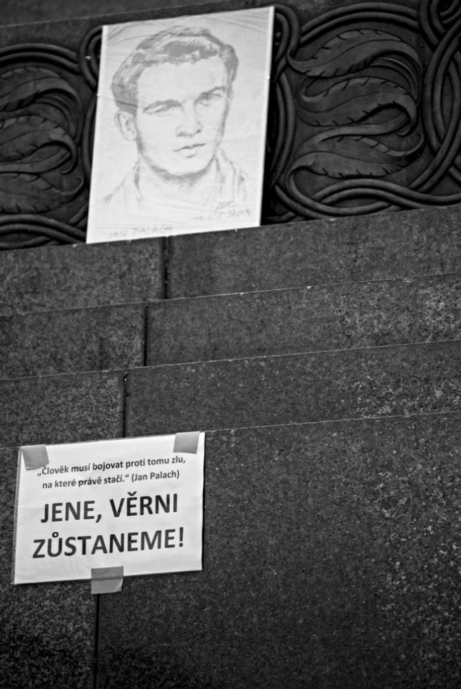 2014-01-uctc49bnc3ad-pamc3a1tky-jana-palacha-praha-19-1-2014-20.