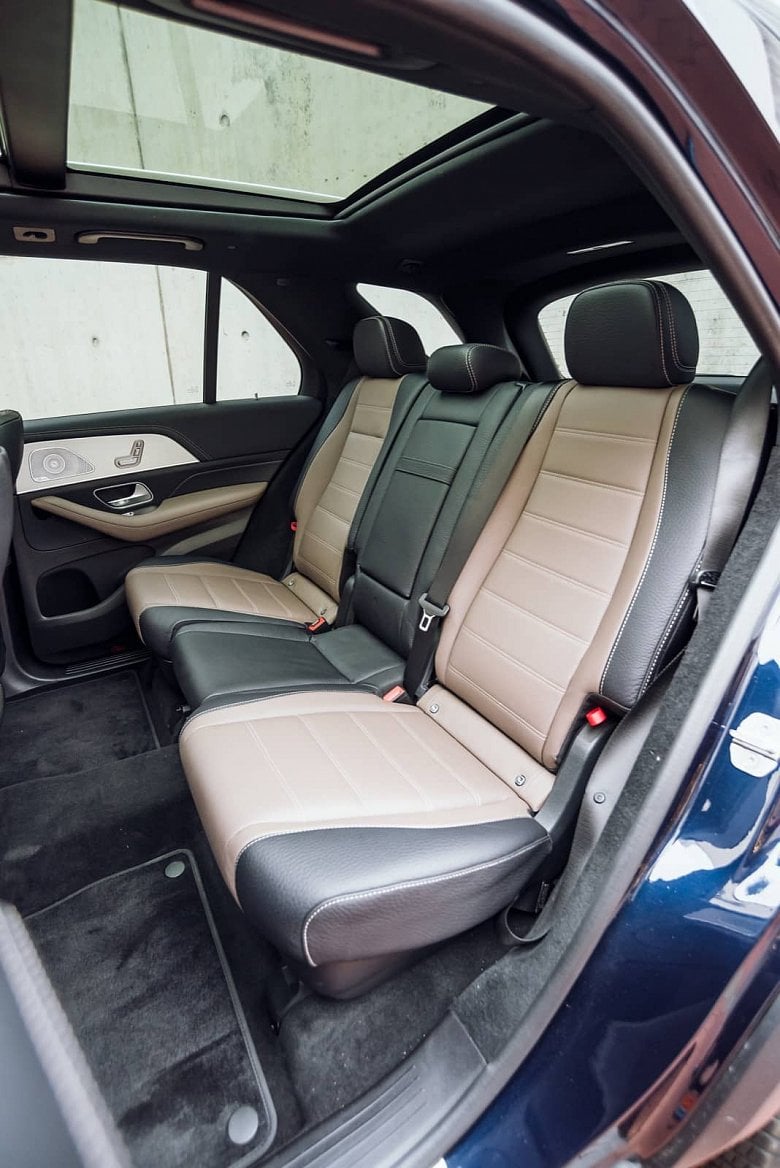 2019-12-Mercedes-Benz-GLE-400-d-00039.jpg