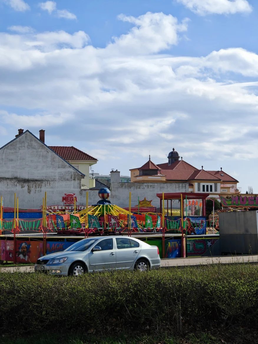2,5násobný zoom z 180Mpx teleobjektivu