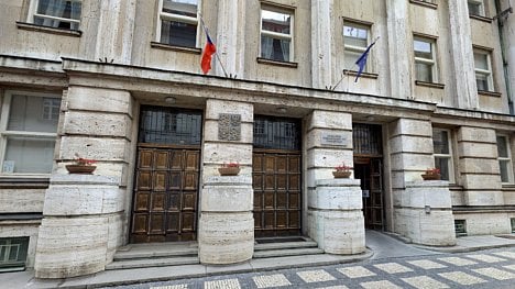 MPSV chystá rychlé úpravy superdávky. Mají ochránit seniory, samoživitele i domácnosti s drahým bydlením