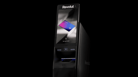 Náhledový obrázek - Revolut se vytasil s vlastními bankomaty, které zákazníkům vydají kromě peněz i platební kartu. Češi si ale na novinku ještě počkají