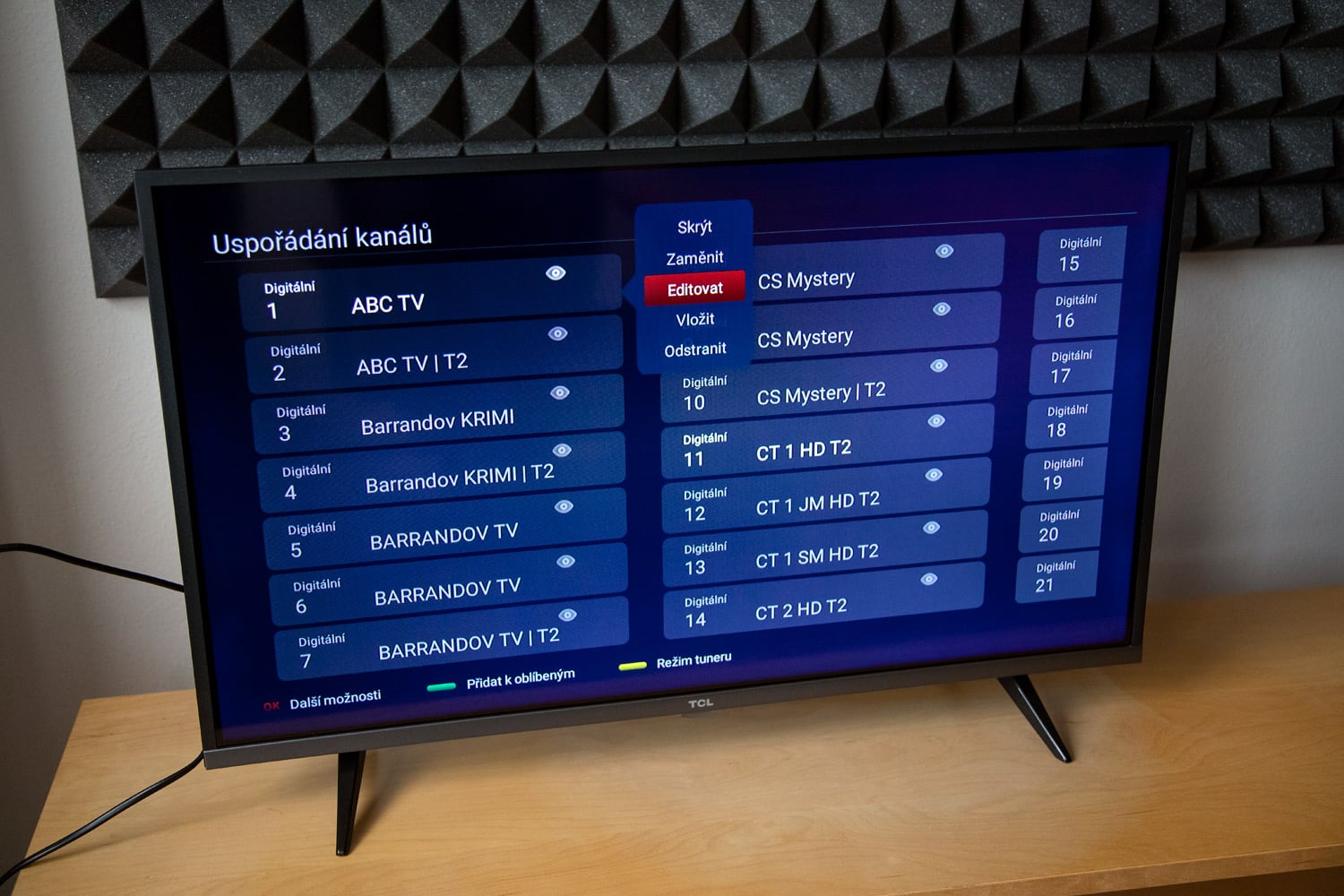 TCL 32ES580 - uspořádání stanic