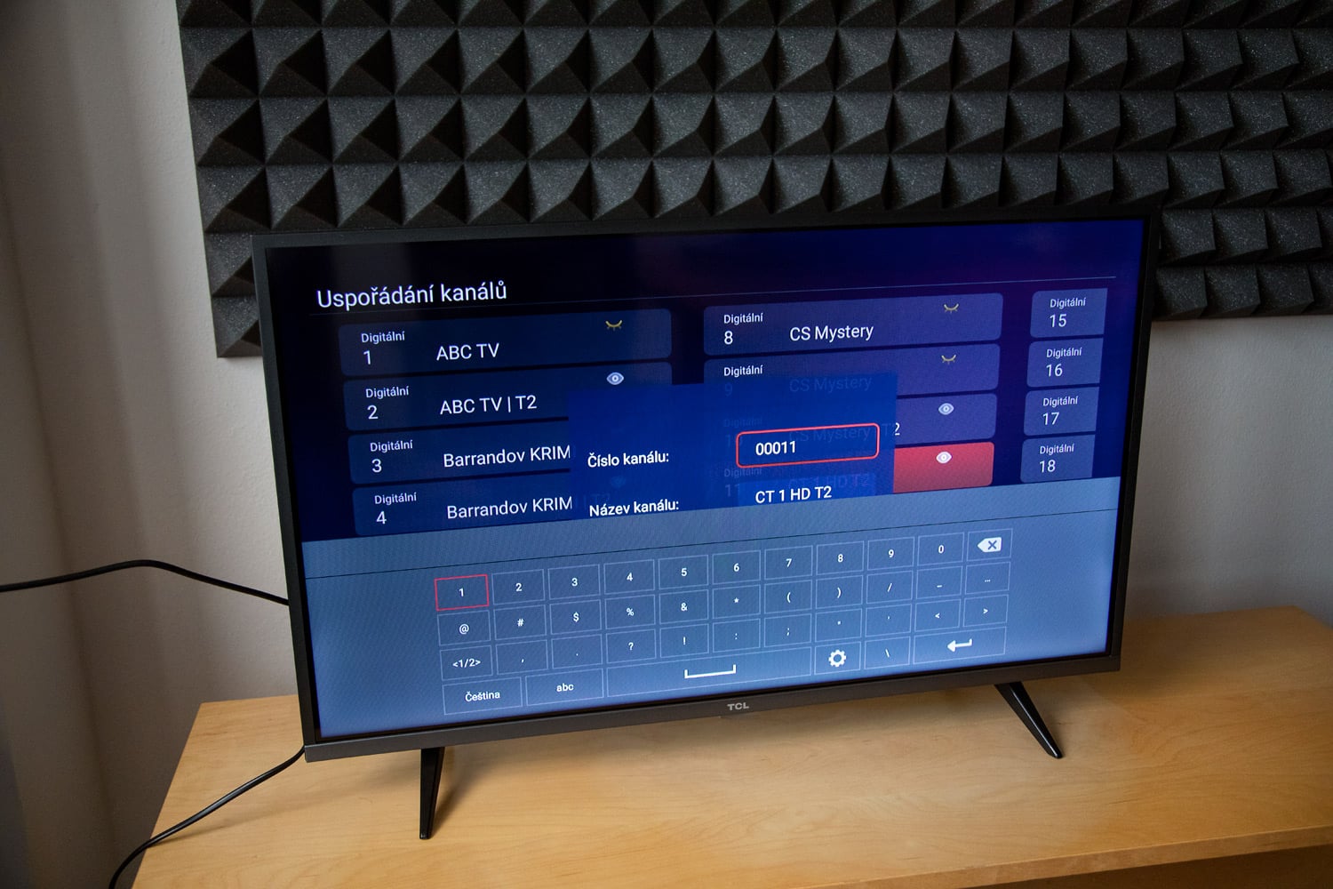 TCL 32ES580 - uspořádání stanic