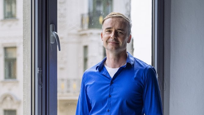 Místo dvacetiletého génia v mikině čtyřicátník se sehraným týmem lidí kolem sebe. Staněk z Purple Ventures boří mýty o zakladatelích startupů