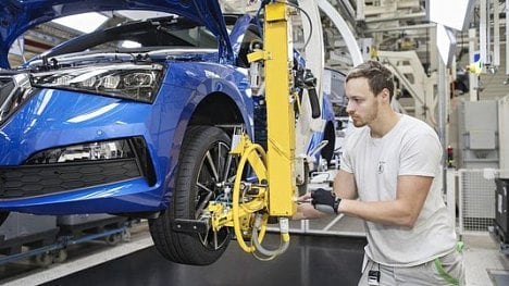 Náhledový obrázek - Zhoubná závislost na autoprůmyslu: české i slovenské ekonomice dochází palivo