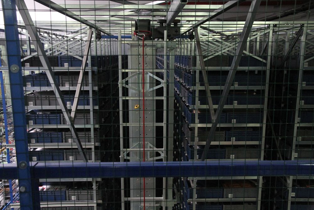 V Česku takové automatické zakladače žádný jiný e-shop nepoužívá. Má je ale například automobilka Škoda v centrálním skladu náhradních dílů.  