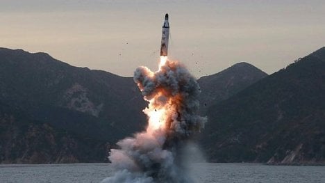 Náhledový obrázek - Severní Korea vypálila rakety. Dopadly až do výlučné zóny Japonska