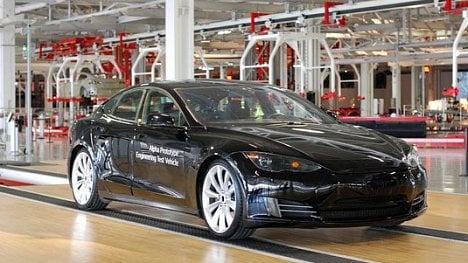 Náhledový obrázek - Mládek láká do Česka americkou automobilku Tesla