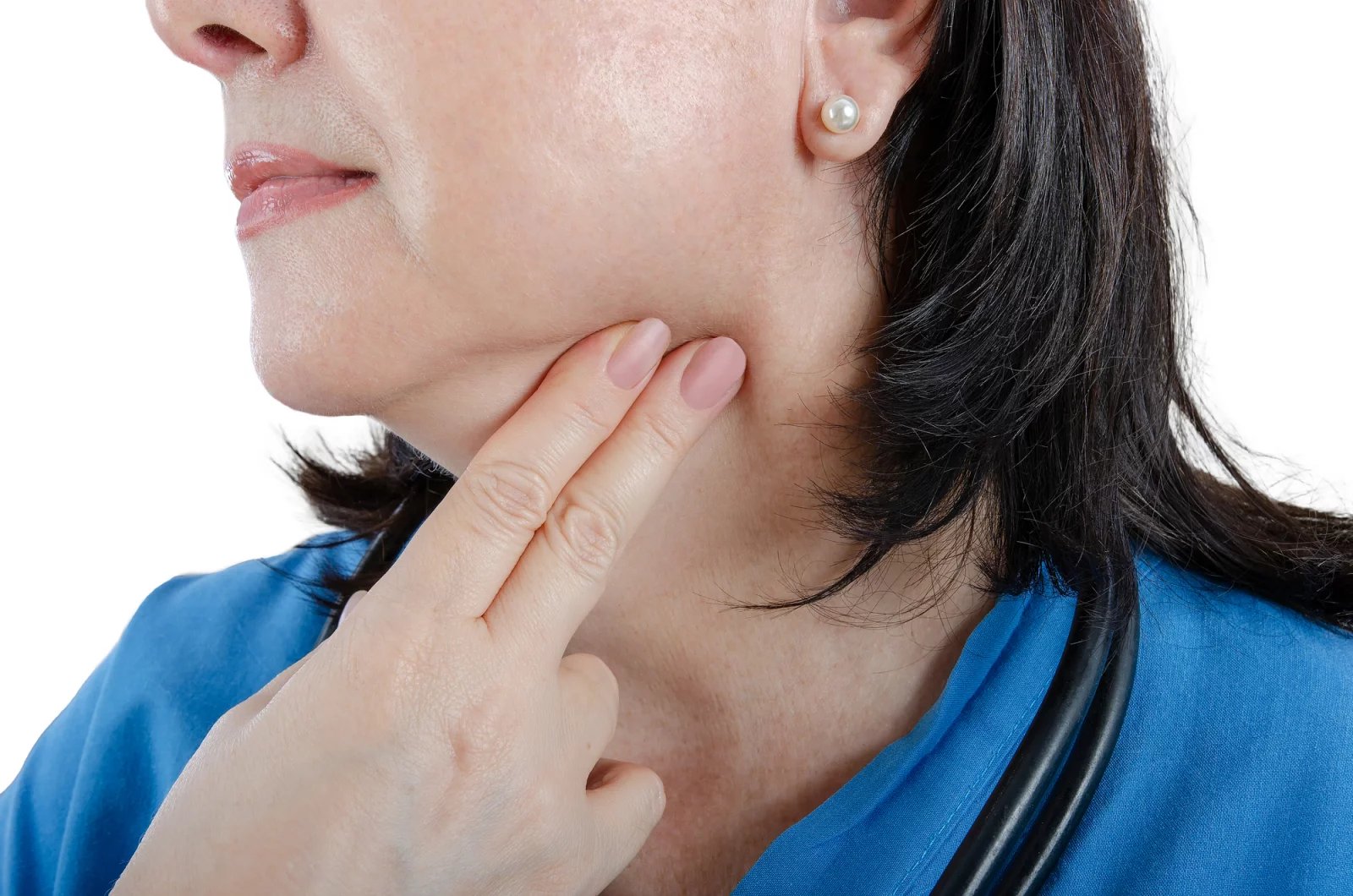 Mezi další původce bulky na krku může patřit cysta nebo struma. Tyto příčiny většinou nijak nebolí, nejsou-li spojeny s nějakou komplikací, jako je například zánět.