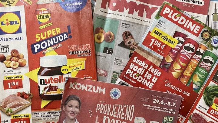 Letáky některých řetězců působících v Chorvatsku.
