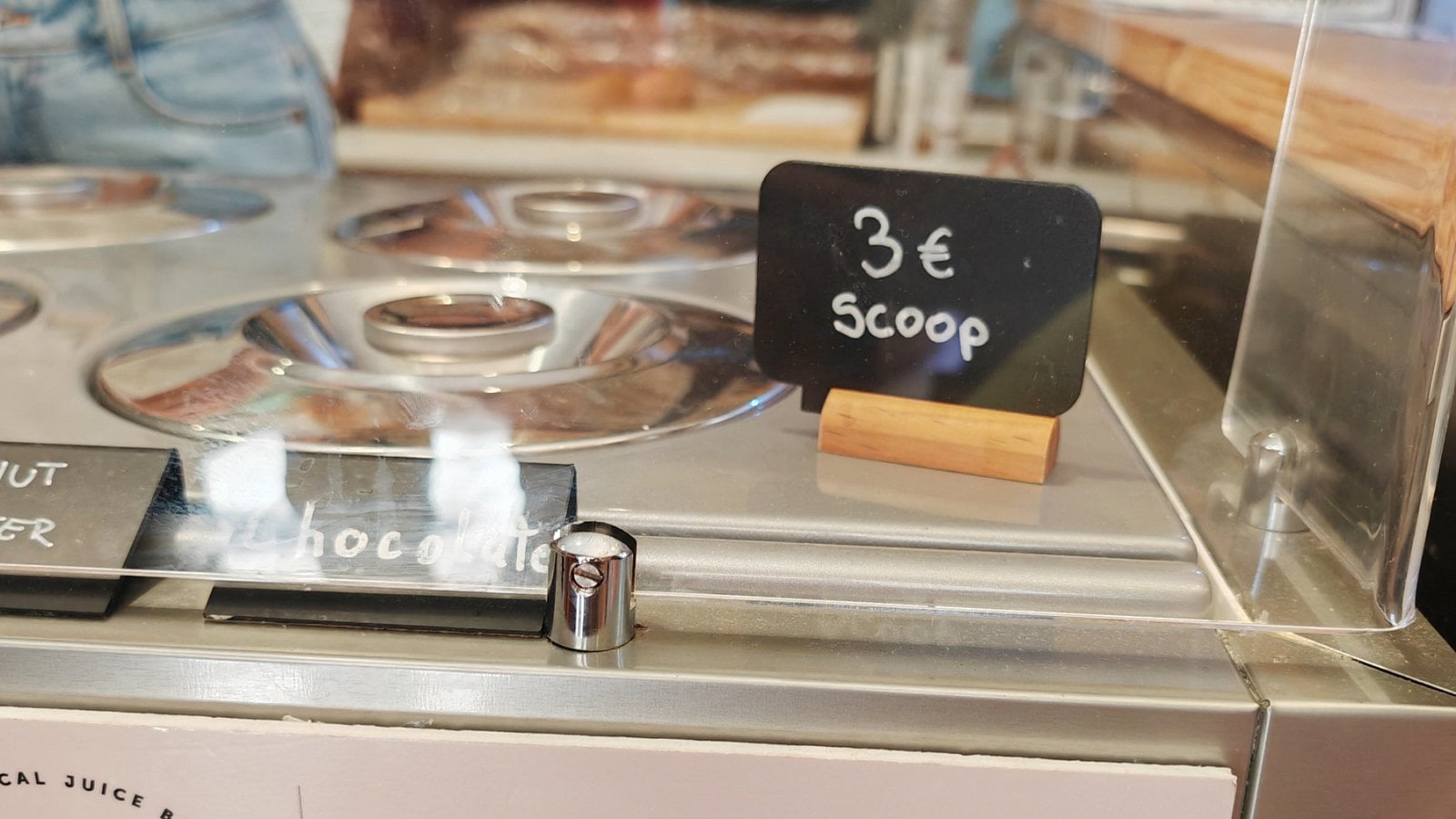 Někde chtěli i tři eura za kopeček. V tomto případě se jedná o snímek z města Hvar.