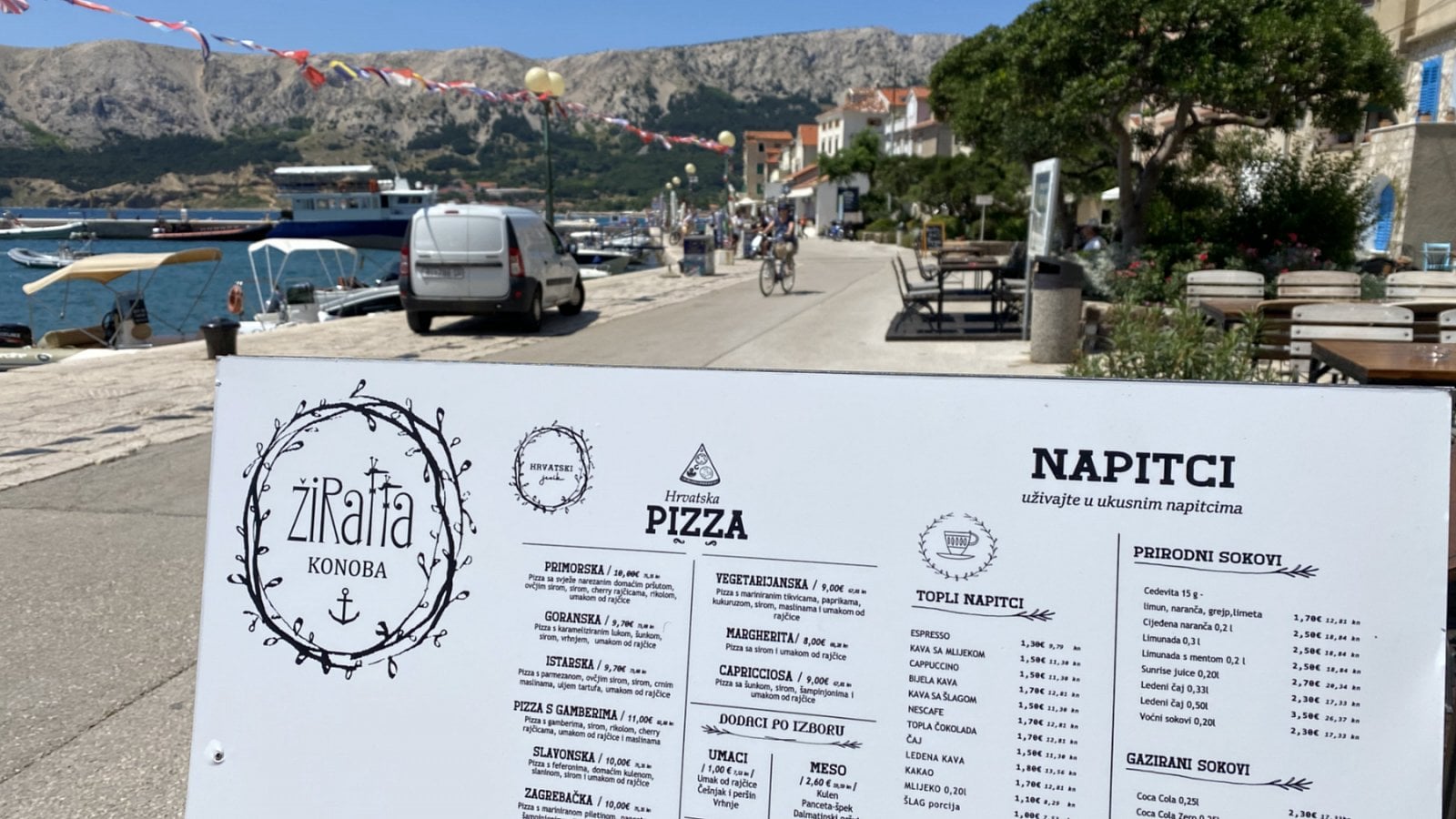 Nabídka v pobřežní restauraci v Bašce na ostrově Krk.