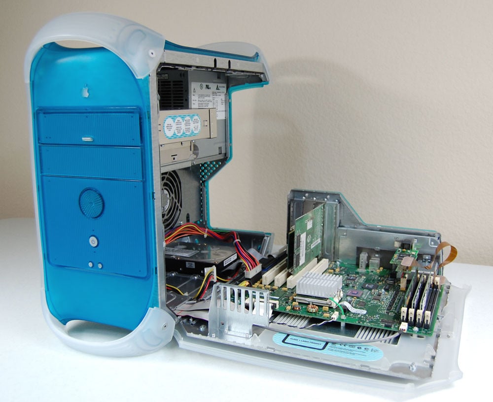 Zároveň přišly pracovní stanice Power Mac G3, které nabízely výrazně více: PowerPC G3 na 300 až 400 MHz, USB porty, FireWire, až 1 GB RAM, grafiku ATI Rage 128, 4 PCI sloty, 10/100BaseT Ethernet a CD či DVD mechaniku.