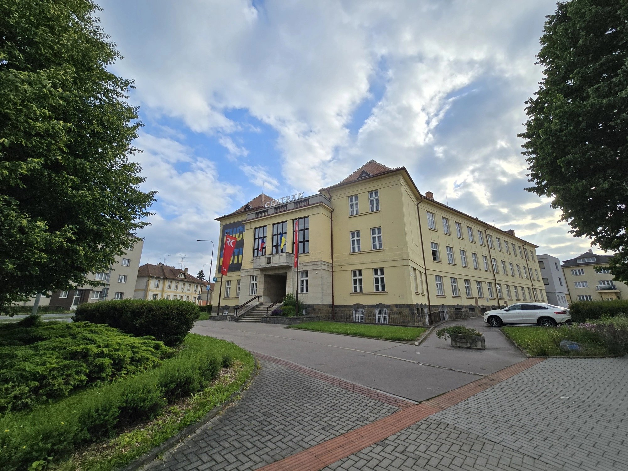 Ultraširokoúhlý 12Mpx fotoaparát