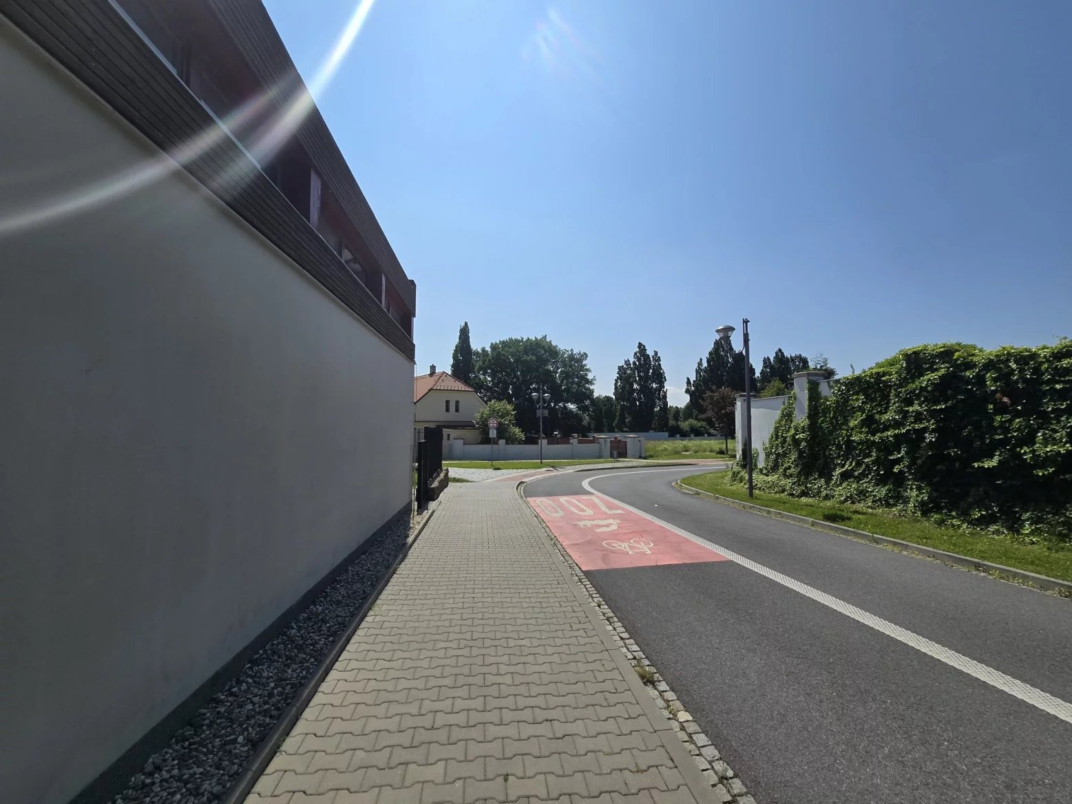 Ultraširokoúhlý 12Mpx fotoaparát