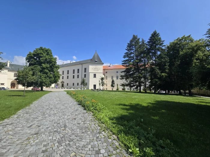 Ultraširokoúhlý 12Mpx fotoaparát