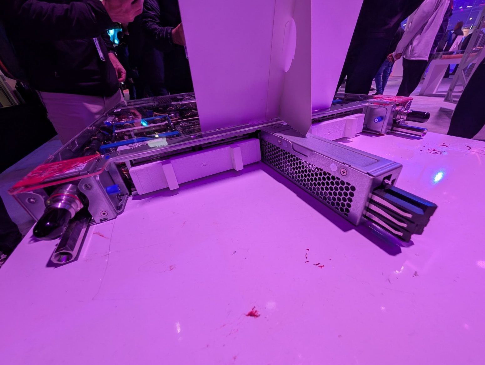 AWS UltraServer, Trainium, Inferentia, Graviton a další hardware