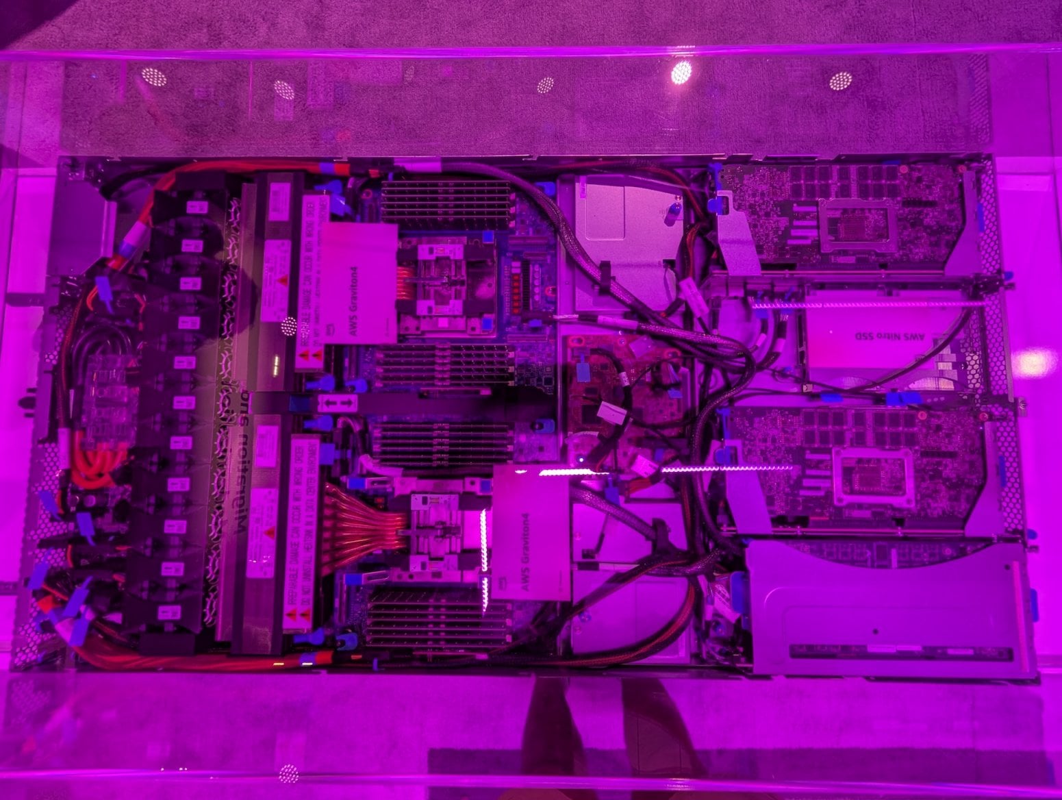 AWS UltraServer, Trainium, Inferentia, Graviton a další hardware