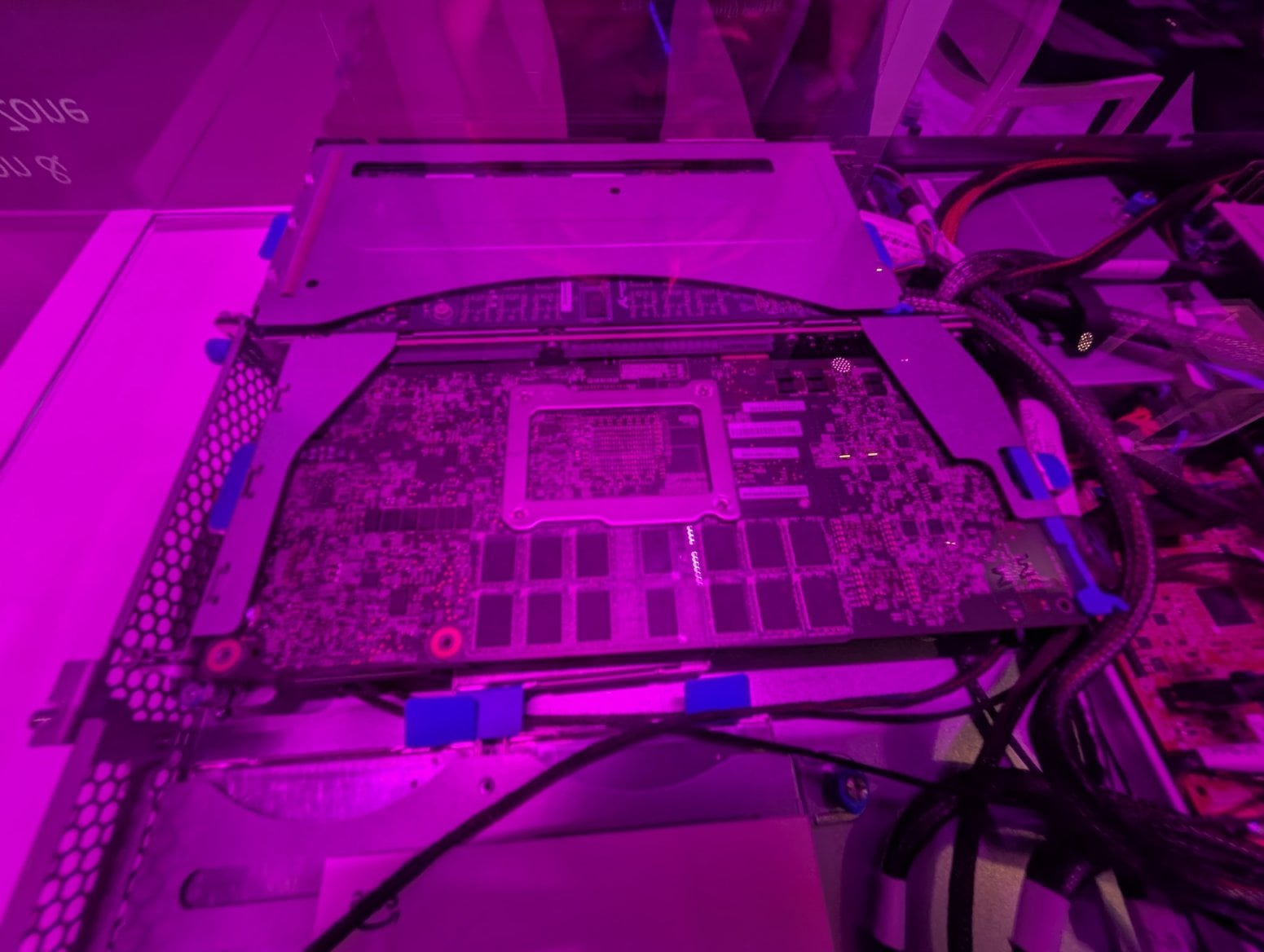 AWS UltraServer, Trainium, Inferentia, Graviton a další hardware