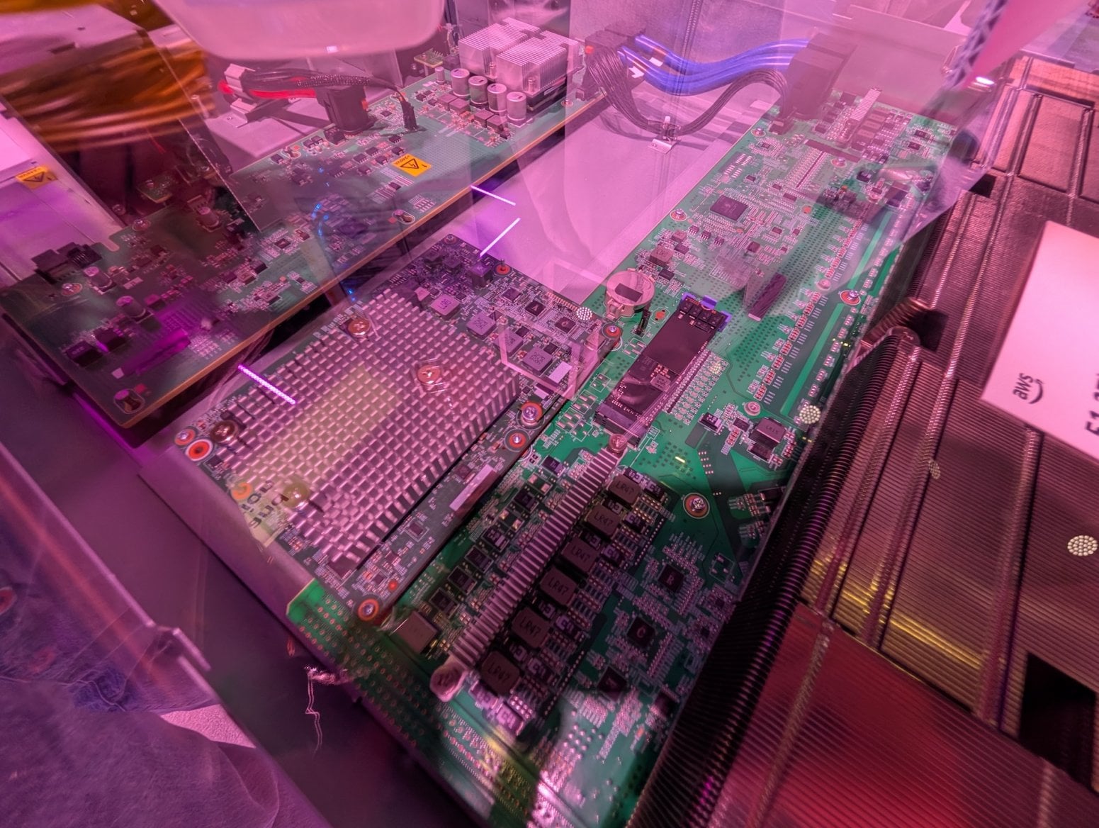 AWS UltraServer, Trainium, Inferentia, Graviton a další hardware