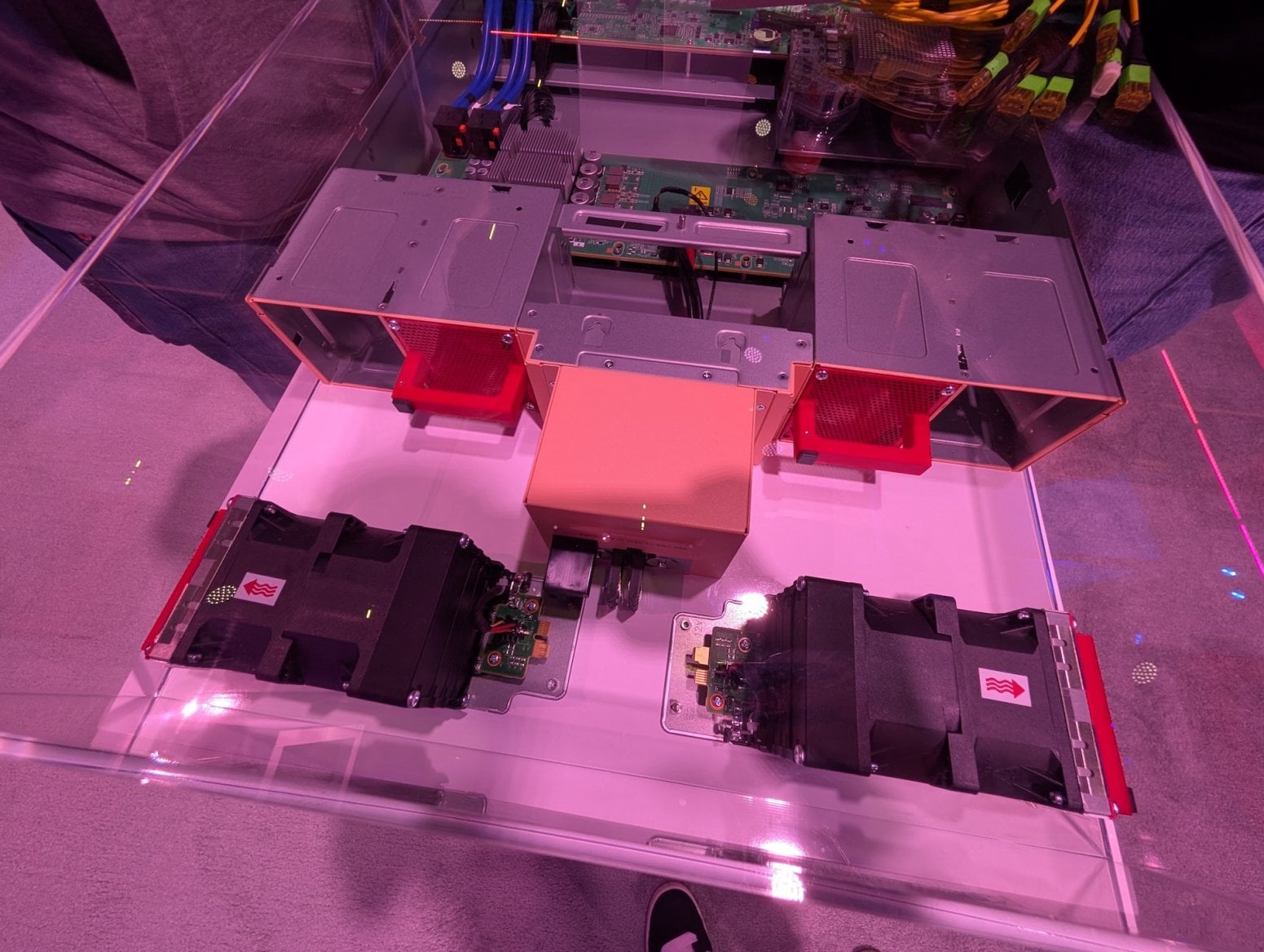 AWS UltraServer, Trainium, Inferentia, Graviton a další hardware