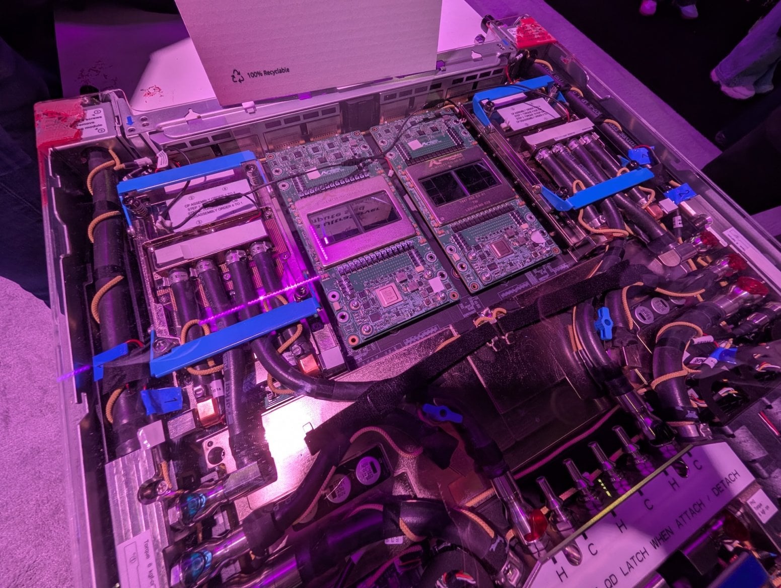 AWS UltraServer, Trainium, Inferentia, Graviton a další hardware