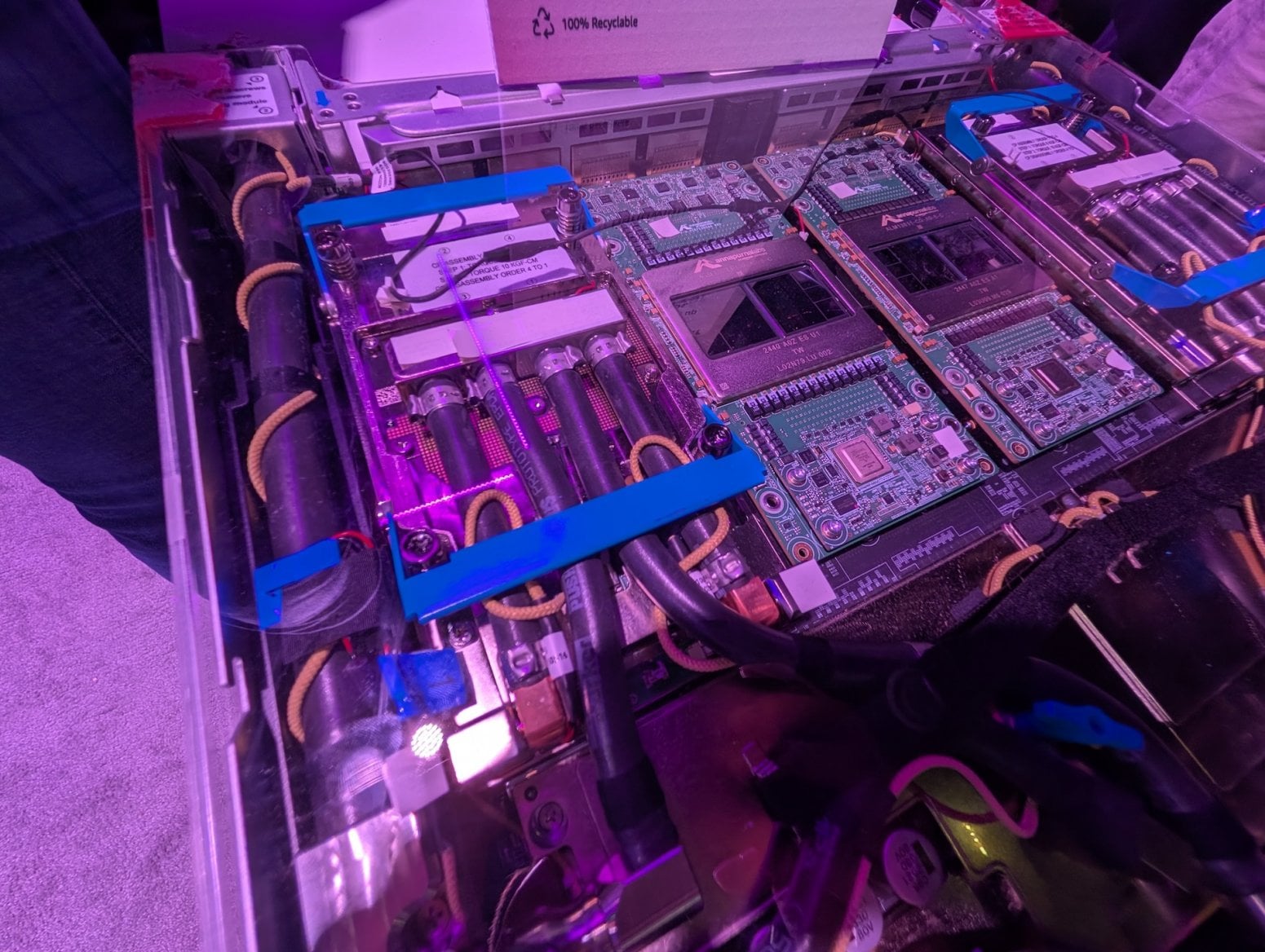 AWS UltraServer, Trainium, Inferentia, Graviton a další hardware