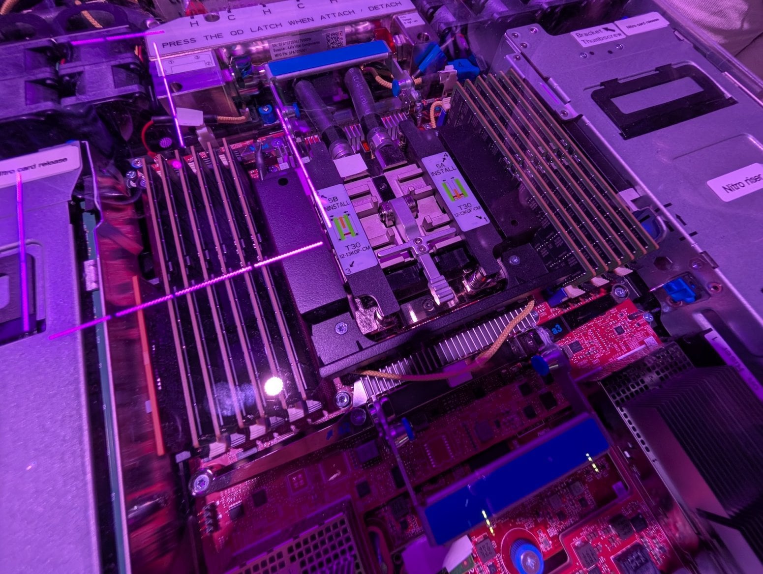 AWS UltraServer, Trainium, Inferentia, Graviton a další hardware