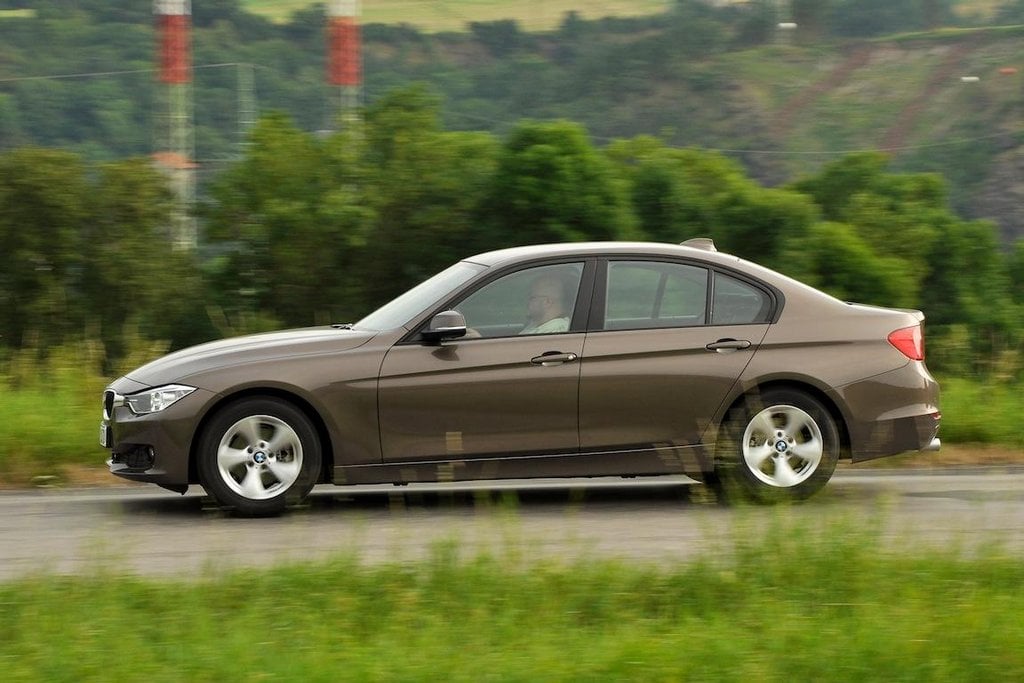 2011-10-bmw-320i-efficient-dynamics-19.jpg