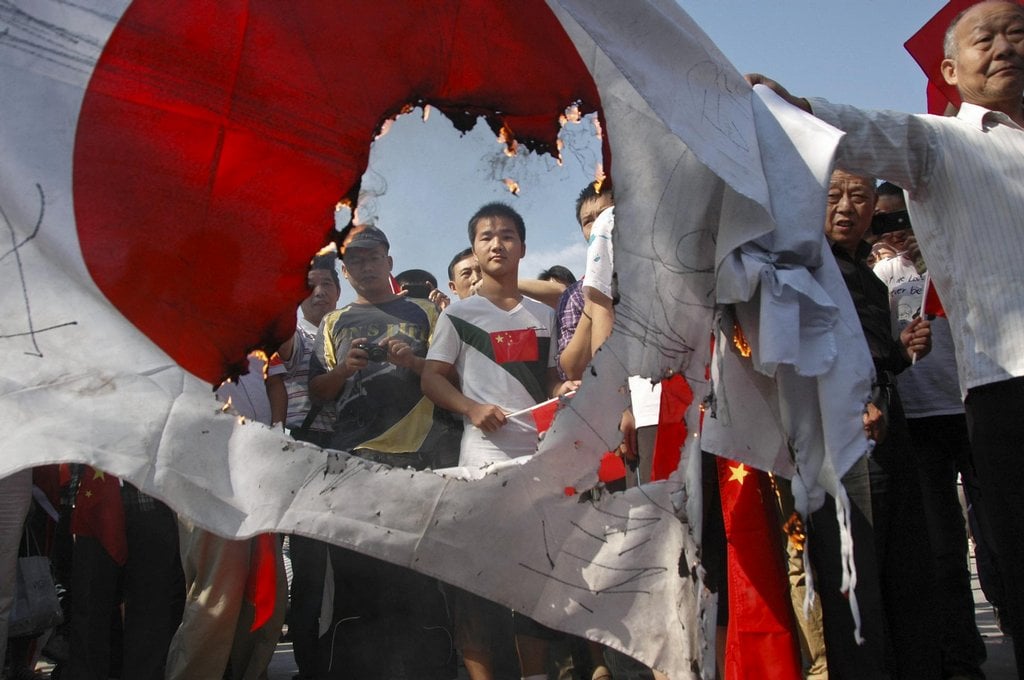 2018-11-c48dc3adc588anc3a9-vyc5a1li-do-ulic-demonstrovat-proti-j