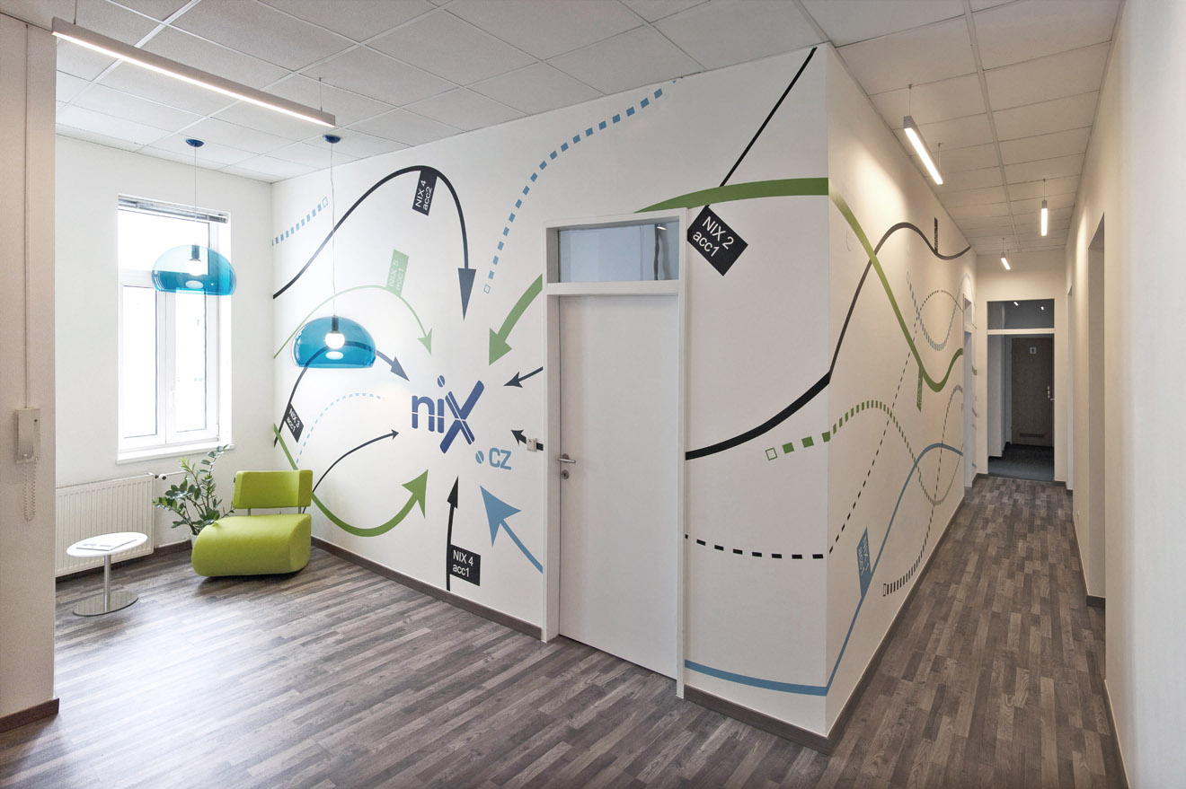 V kancelářích sdružení NIX.CZ zůstane prozatím původní grafická identita.