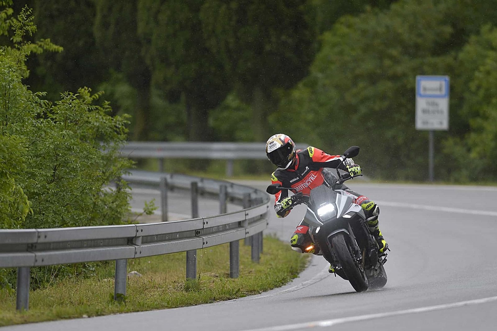 2019-09-suzuki_katana_press_test_2_day_rider1_04.jpg