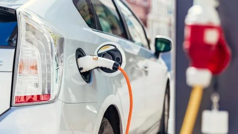 Náhledový obrázek - V Evropě se za pololetí poprvé v historii prodalo více než milion elektromobilů. Spolu s hybridy tvoří na 60 procent nových registrací