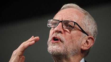 Náhledový obrázek - Corbyn odmítá rezignovat. Labouristy chce vést i příští rok do zvolení nového lídra