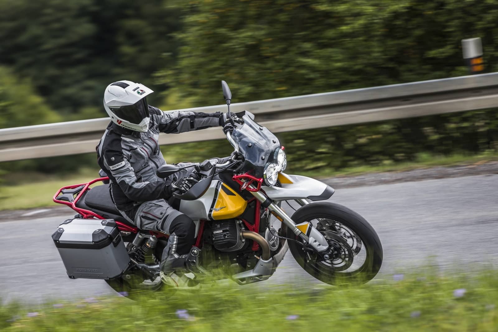 2020-03-MotoGuzziV85TT025.jpg