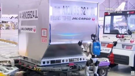 Když chybějí lidé, nastupují roboti. Japan Airlines testují humanoidy na jednom z nejrušnějších letišť světa