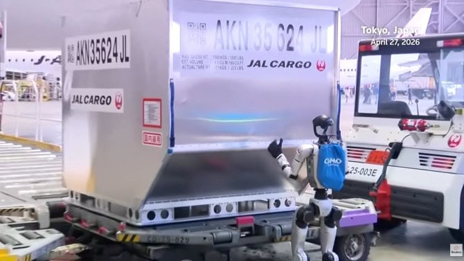 Když chybějí lidé, nastupují roboti. Japan Airlines testují humanoidy na jednom z nejrušnějších letišť světa