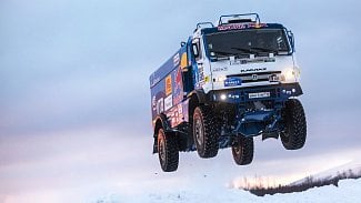 Náhledový obrázek - Video: Speciál Kamaz pro Dakar aneb 1000 koní a 10,5 tuny ve vzduchu