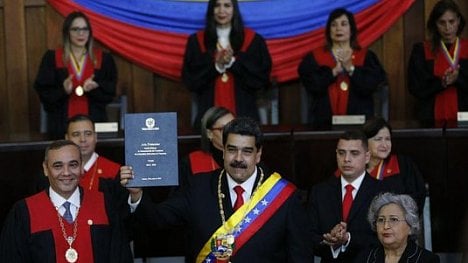 Náhledový obrázek - Maduro složil přísahu na druhé funkční období, prezidentem Venezuely bude do roku 2025