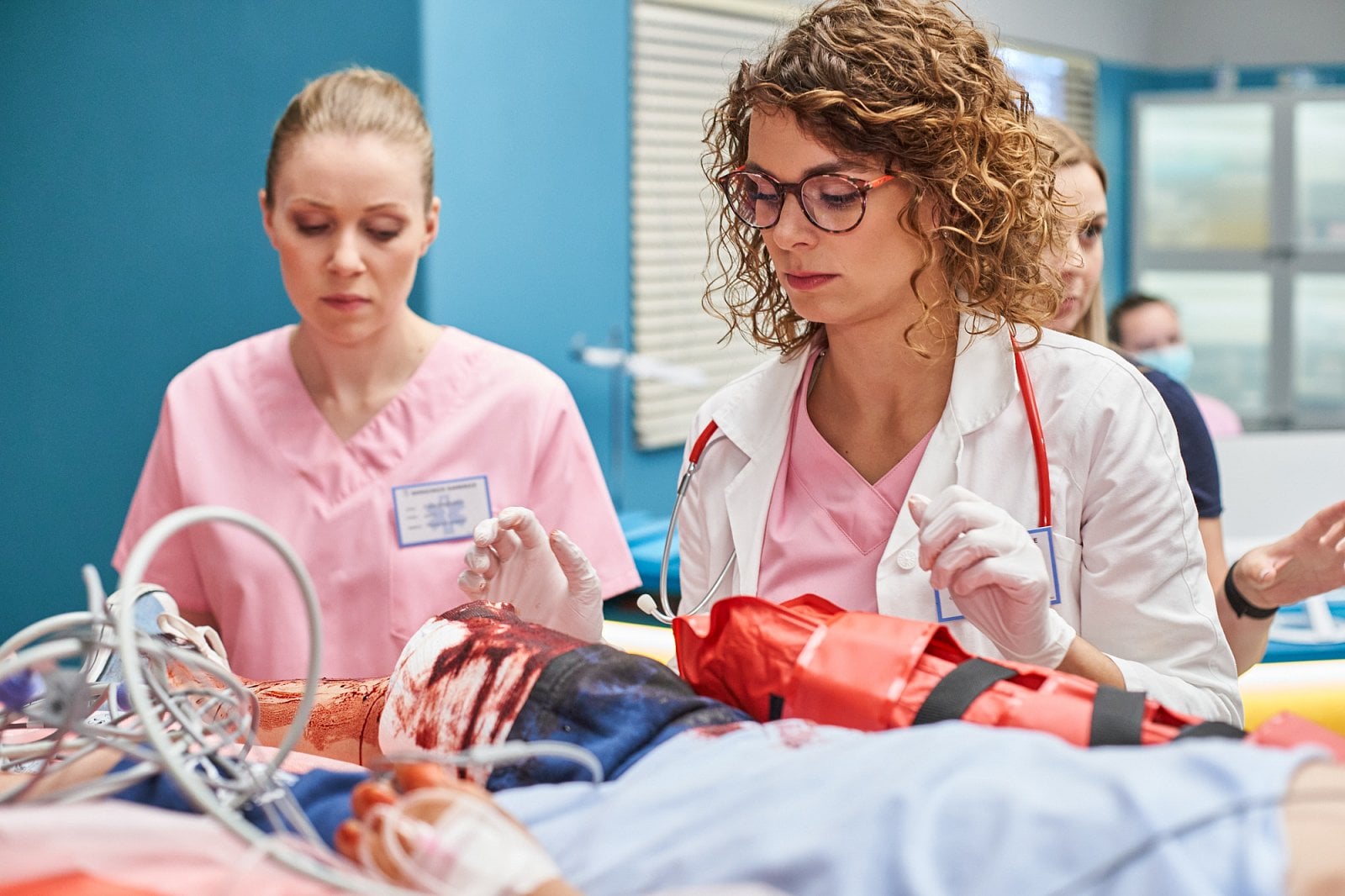 „Streamovací platformy jsou budoucností. Zejména poslední rok a půl jednoznačně ukázal, že jsou naprosto rovnocennou alternativou k vysílání lineární televize,“ tvrdí kreativní producentka Simona Matásková. „To, že si Nova jako svou vlajkovou loď v tomto směru zvolila právě Ordinaci, je z mého pohledu logické. Za téměř šestnáct let na televizních obrazovkách se stala kultem, který u nás nemá srovnání. Zájem ze strany fanoušků o nové příběhy z Kamenice je stále obrovský,“ dodává.