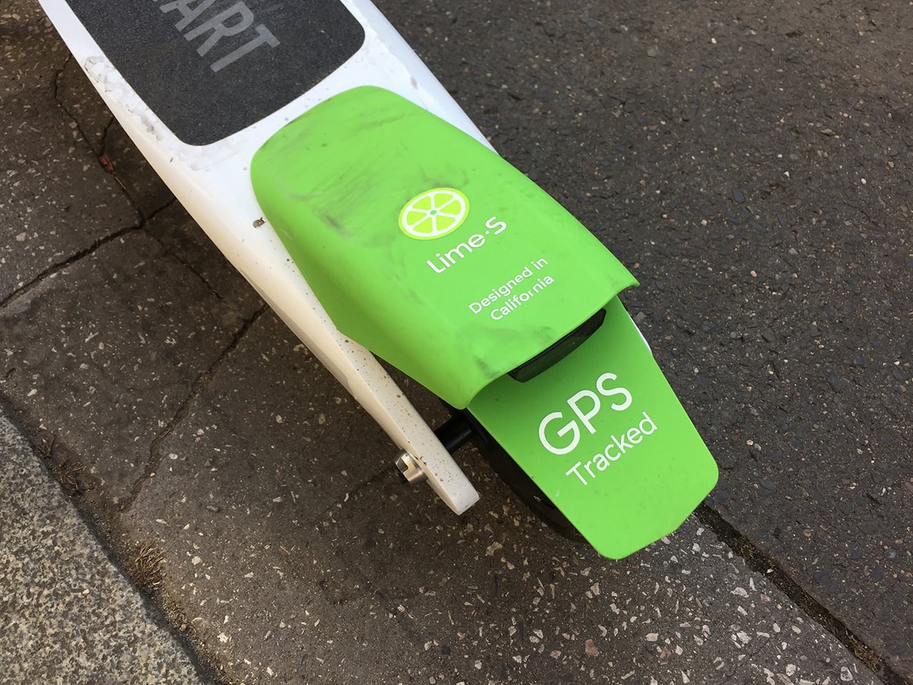 Jak fungují sdílené elektrické koloběžky Lime v Praze