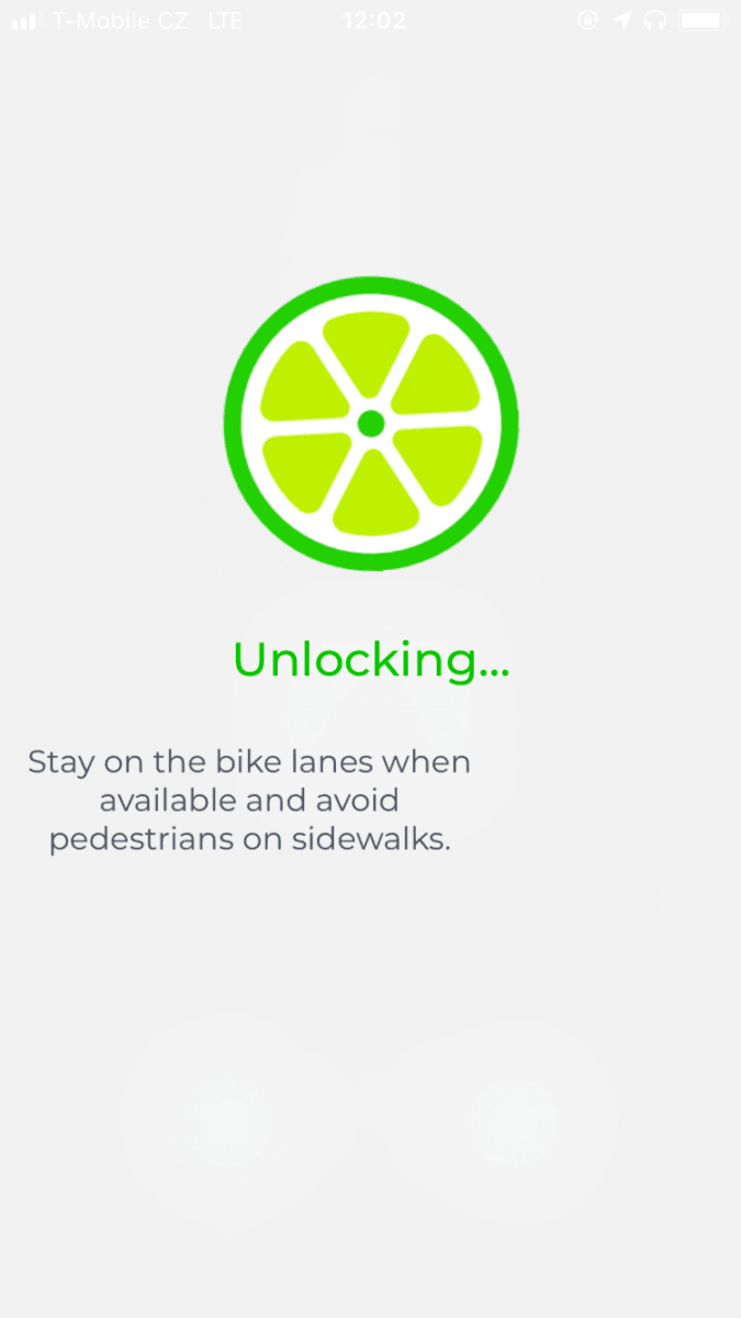 Jak fungují sdílené elektrické koloběžky Lime v Praze