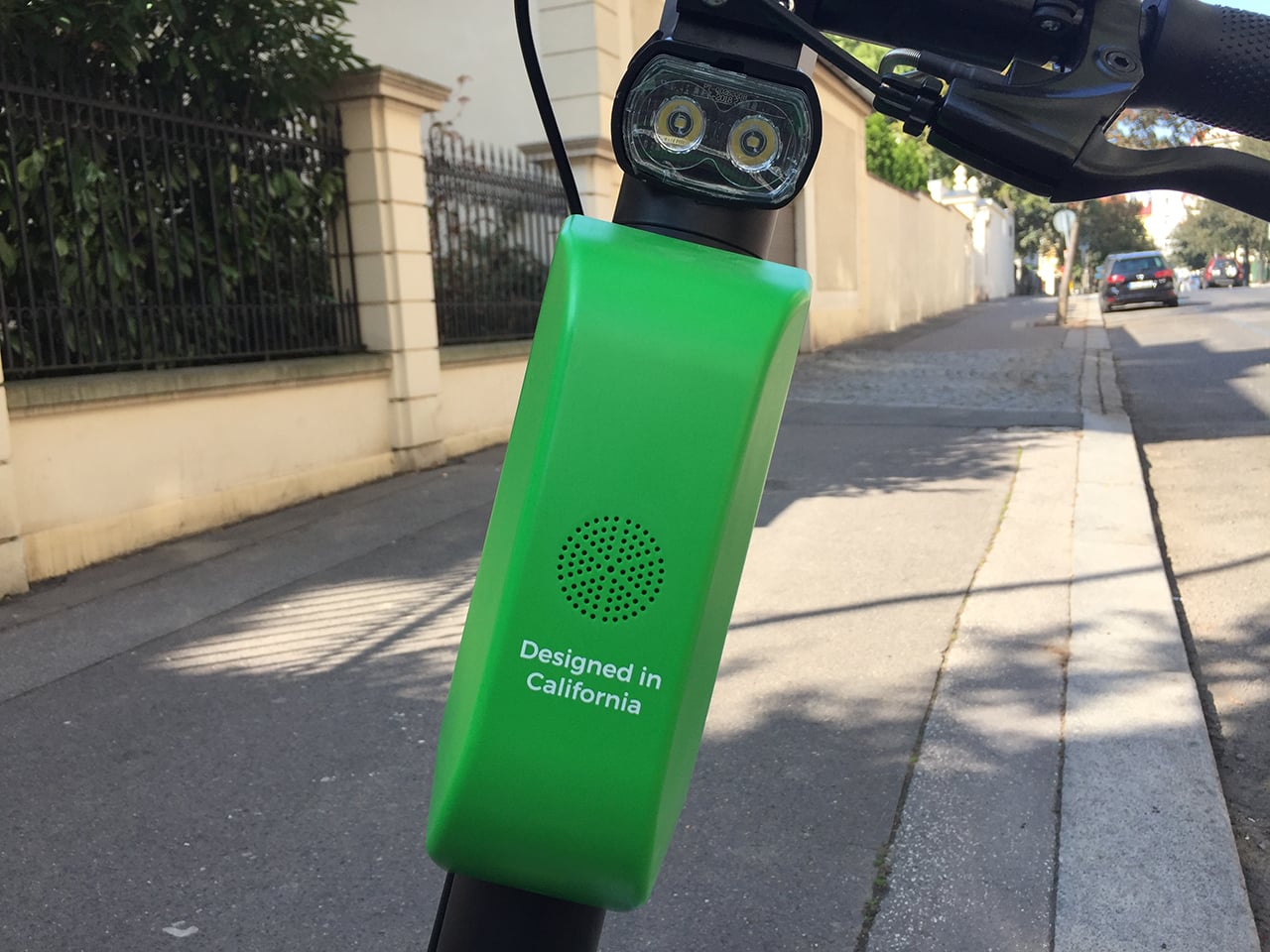 Jak fungují sdílené elektrické koloběžky Lime v Praze