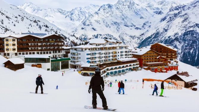 Lyžařské středisko v Alpách