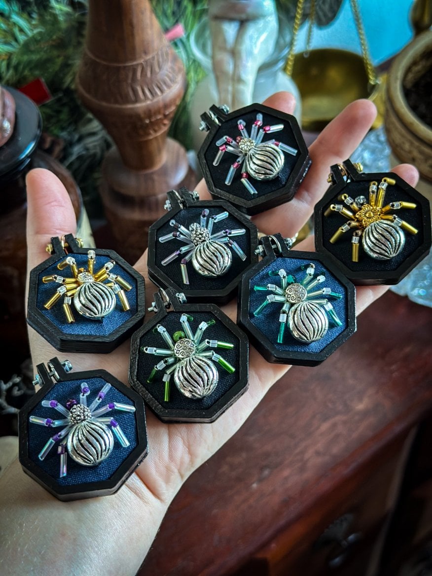 Šperky - přívěsky s pavouky od Krinolína Art