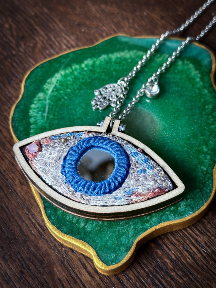 Šperk - přívěsek oko od Krinolína Art
