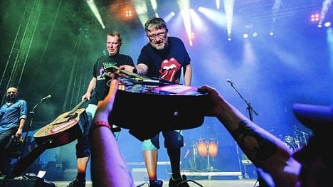 Náhledový obrázek - Byznys s otazníkem: pořadatele festivalů trápí byrokracie, EET i požadavky interpretů