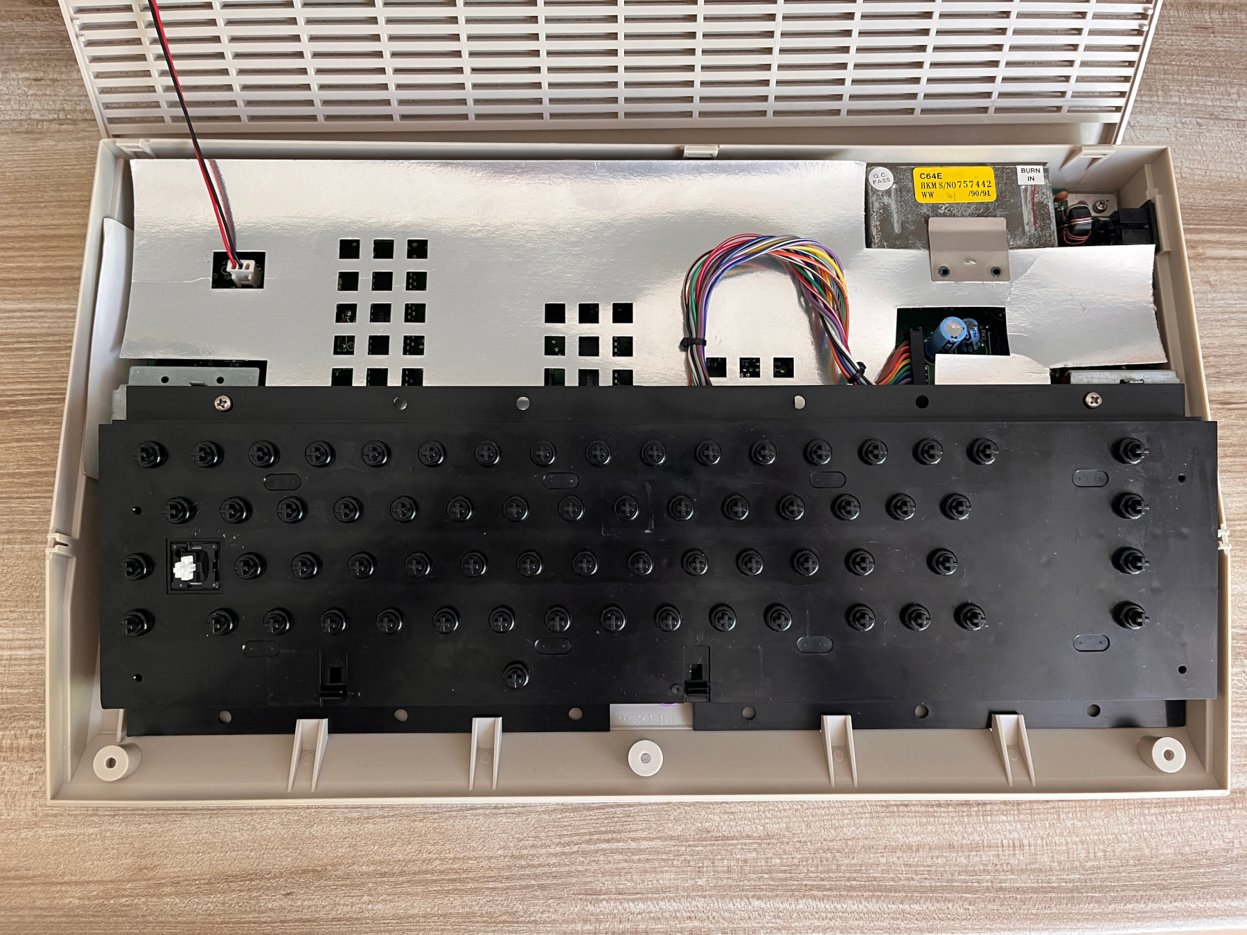 Složené vnitřní komponenty počítače.