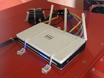 Router pro lokální Wi-Fi.